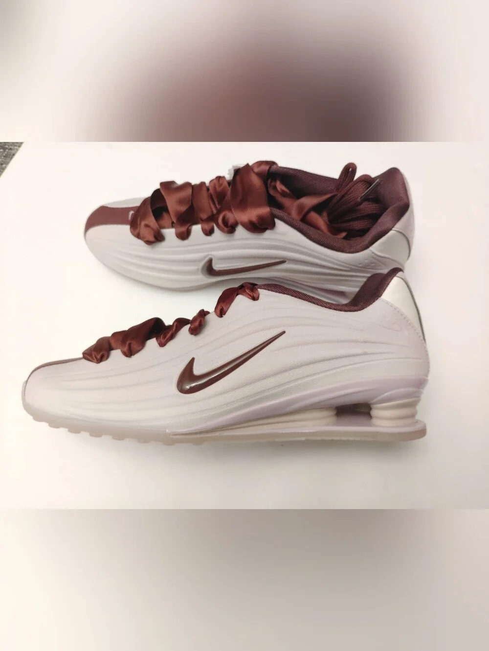 Nike Shox R4 Women’s Burgundy and pink Sneakers brand new